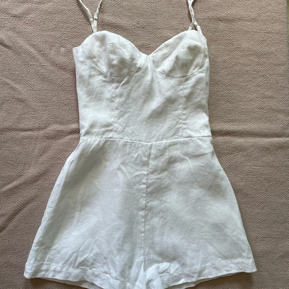 Reformation Kylie Linen
Romper - Picture 4 of 6